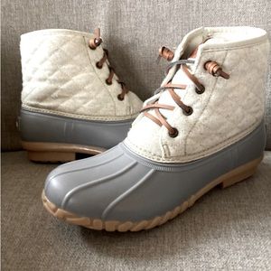 Duck boots